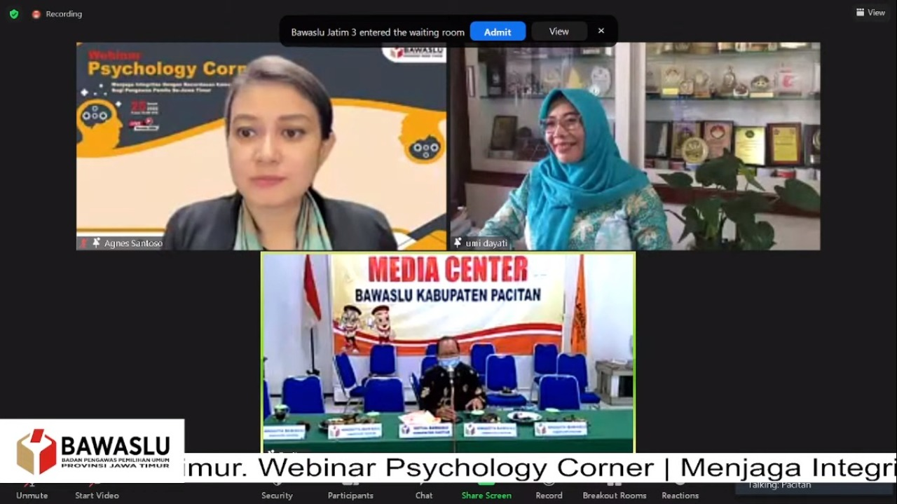 Pimpinan dan Sekretariat Bawaslu Pacitan Ikuti Peningkatan Kapasitas Secara Daring Psychology Corner Bawaslu Jatim