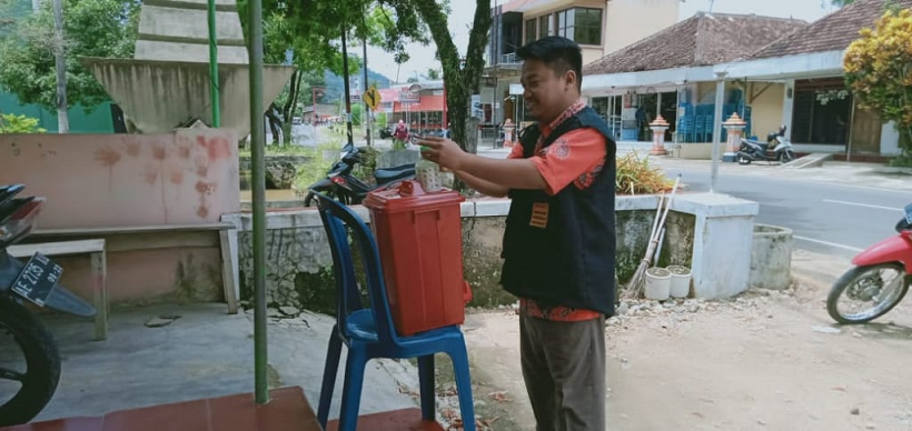 Ikut Cegah Penyebaran Covid-19, Panwaslu Kecamatan Ngadirojo Sediakan Hand Sanitizer dan Alat Cuci Tangan