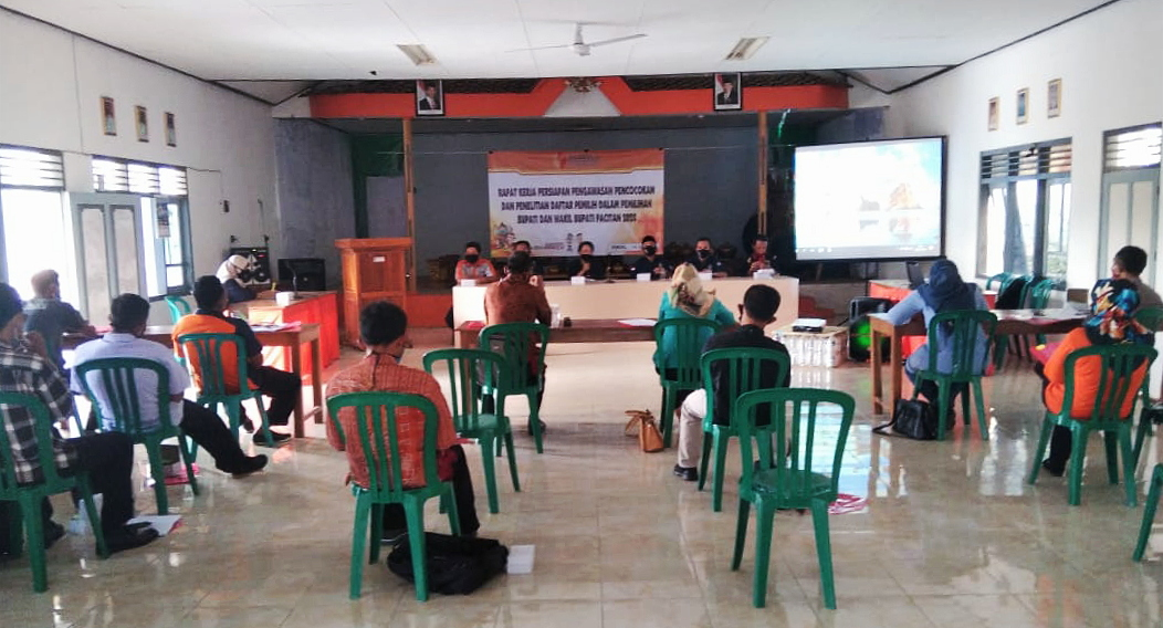 Siap Lakukan Pengawasan Tahapan Coklit, Panwaslu Kecamatan Punung Lakukan Rapat Kerja bersama Panwaslu Kelurahan/Desa