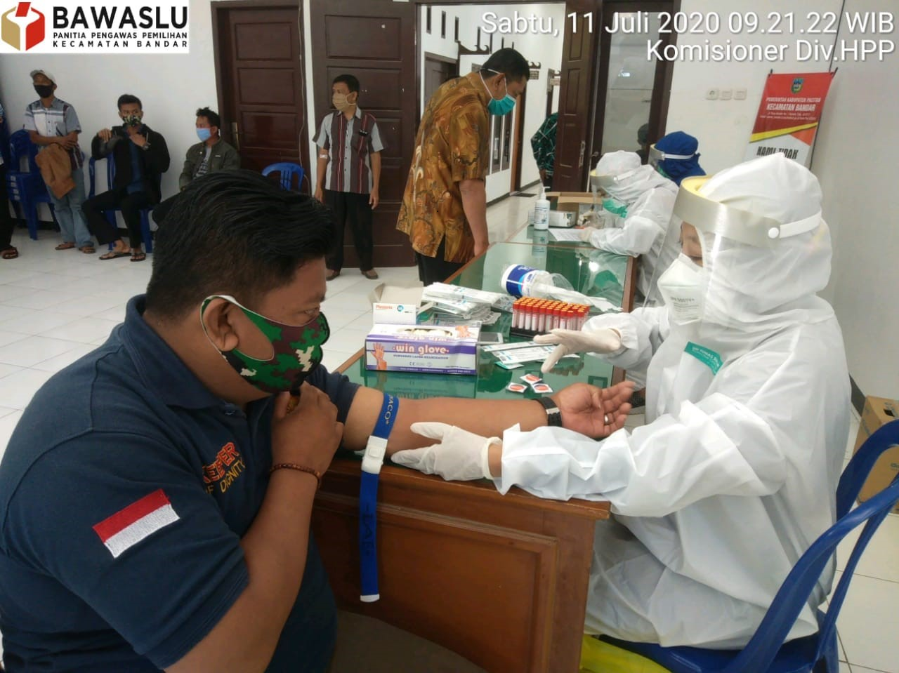 Panwaslu Kecamatan Bandar Pastikan Penyelenggara Jalani Rapid Test Sebagai Upaya Mencegah Penyebaran Covid-19