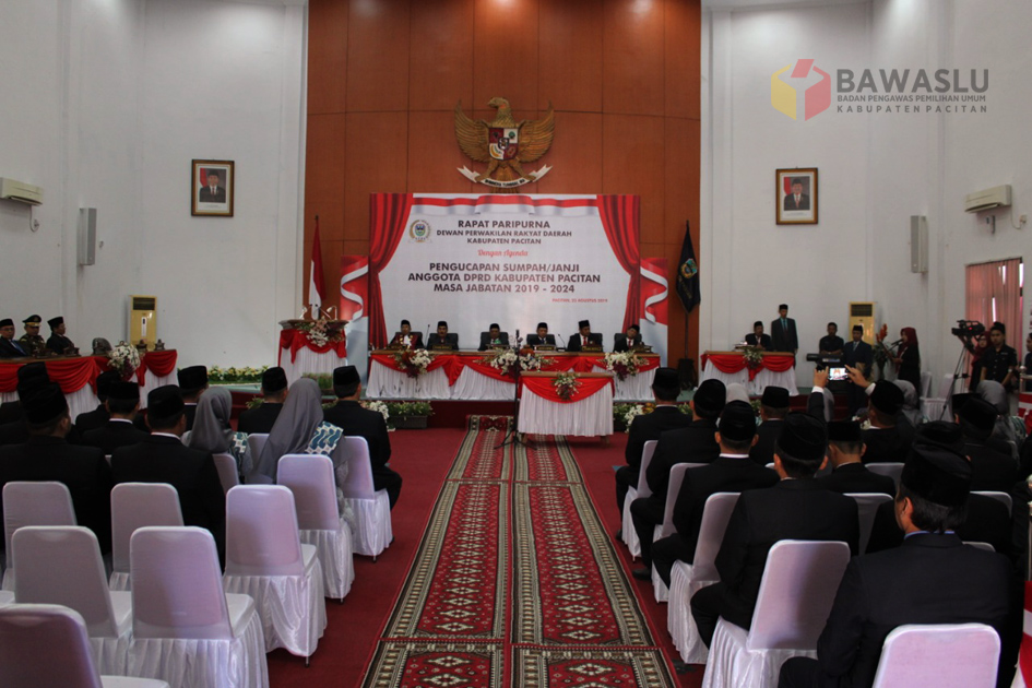 Rapat Paripurna, Anggota DPRD Pacitan Terpilih Masa Jabatan 2019-2024 Ucapkan Sumpah/Janji 