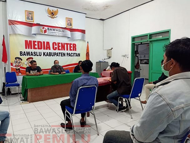 Kawal Demokrasi Secara Partisipatif,Bawaslu Pacitan Terima Audiensi Aliansi Pengawal Demokrasi Pacitan (APDP) 