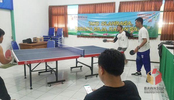 Peringati HAORNAS 36, Bawaslu Pacitan Gelar Turnament Tenis Meja