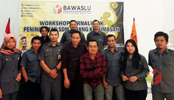 Tingkatkan Kapasitas SDM Staff, Bawaslu Pacitan Gelar Workshop Jurnalistik