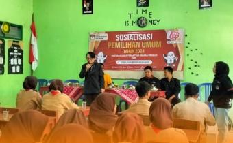 Panwascam Punung Gelar Sosialisasi ke Generasi Milenial di SMK Muhammadiyah Tinatar