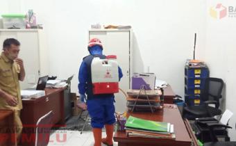 Cegah Virus Corona, Kantor Bawaslu Pacitan Disemprot Disinfektan