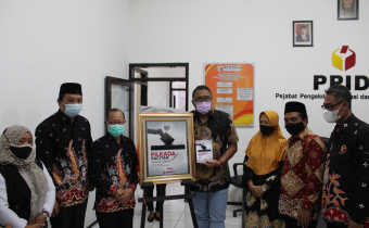 Bawaslu Pacitan Launching Buku “Pilkada Pacitan Dalam Pena”