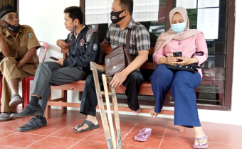 Kisah Rosidin, Dari Menjahit Sampai Mengawasi TPS.