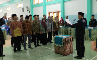 Tambah Keluarga, Panwaslu Kecamatan Tegalombo Melantik Panwaslu Kelurahan/Desa Pada Pilkada Serentak 2020