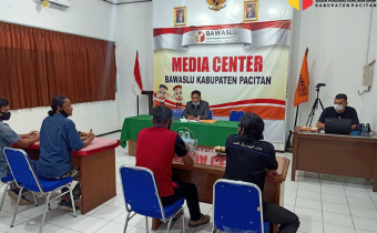 Kawal Demokrasi Secara Partisipatif, Bawaslu Pacitan Terima Audiensi Aliansi Pengawal Demokrasi Pacitan (APDP)