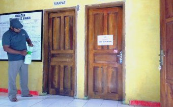 Partisipasi Aktif Menangkal Penyebaran Covid-19, Panwaslu Kecamatan Nawangan Buat Handsanitizer