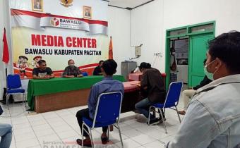 Kawal Demokrasi Secara Partisipatif,Bawaslu Pacitan Terima Audiensi Aliansi Pengawal Demokrasi Pacitan (APDP) 