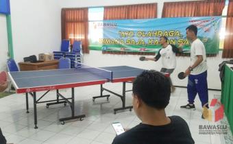 Peringati HAORNAS 36, Bawaslu Pacitan Gelar Turnament Tenis Meja