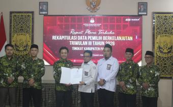 Bawaslu Pacitan Awasi Rapat Pleno Rekapitulasi PDPB Triwulan III Tahun 2026