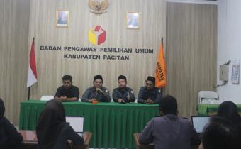 Perkuat Perlindungan Hukum Pengawas Pemilu, Bawaslu Pacitan Gelar Diskusi Konsolidasi Demokrasi